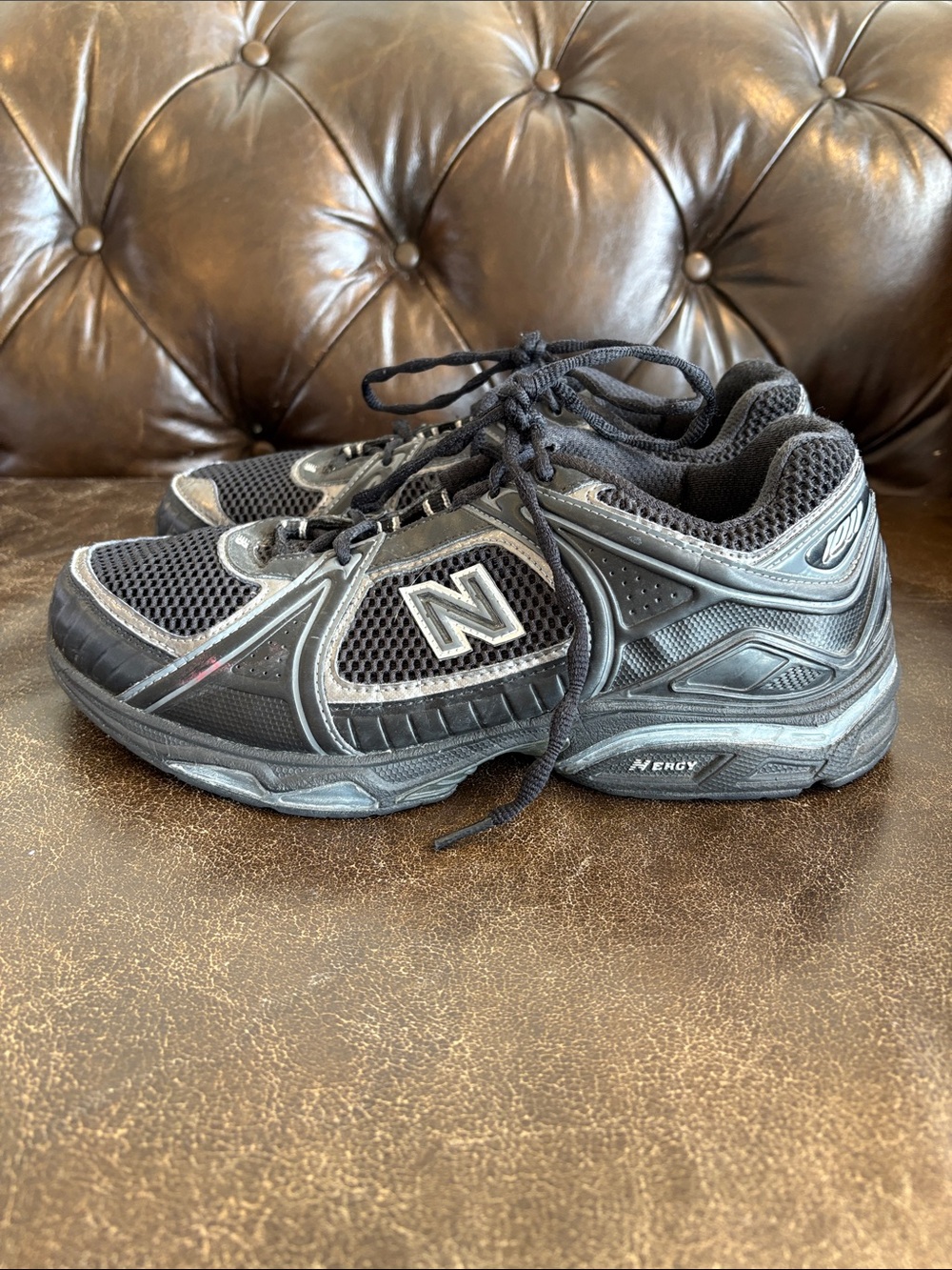 New Balance Men’s Black and Gray Athletic Sneakers Size 9